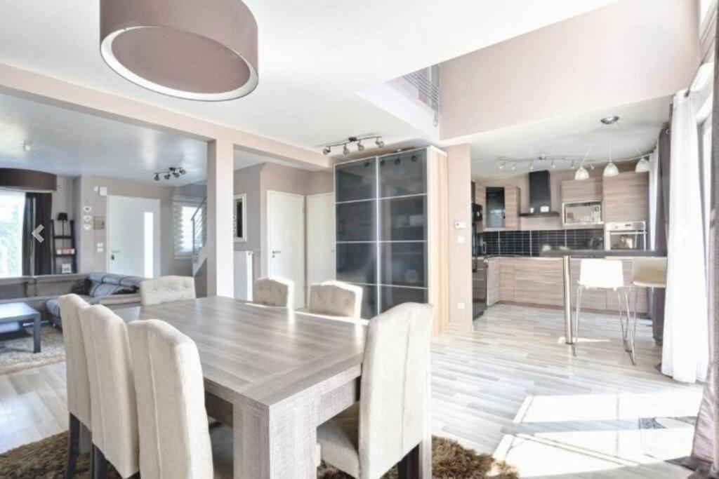 Maison 120 M² A Vigy Экстерьер фото